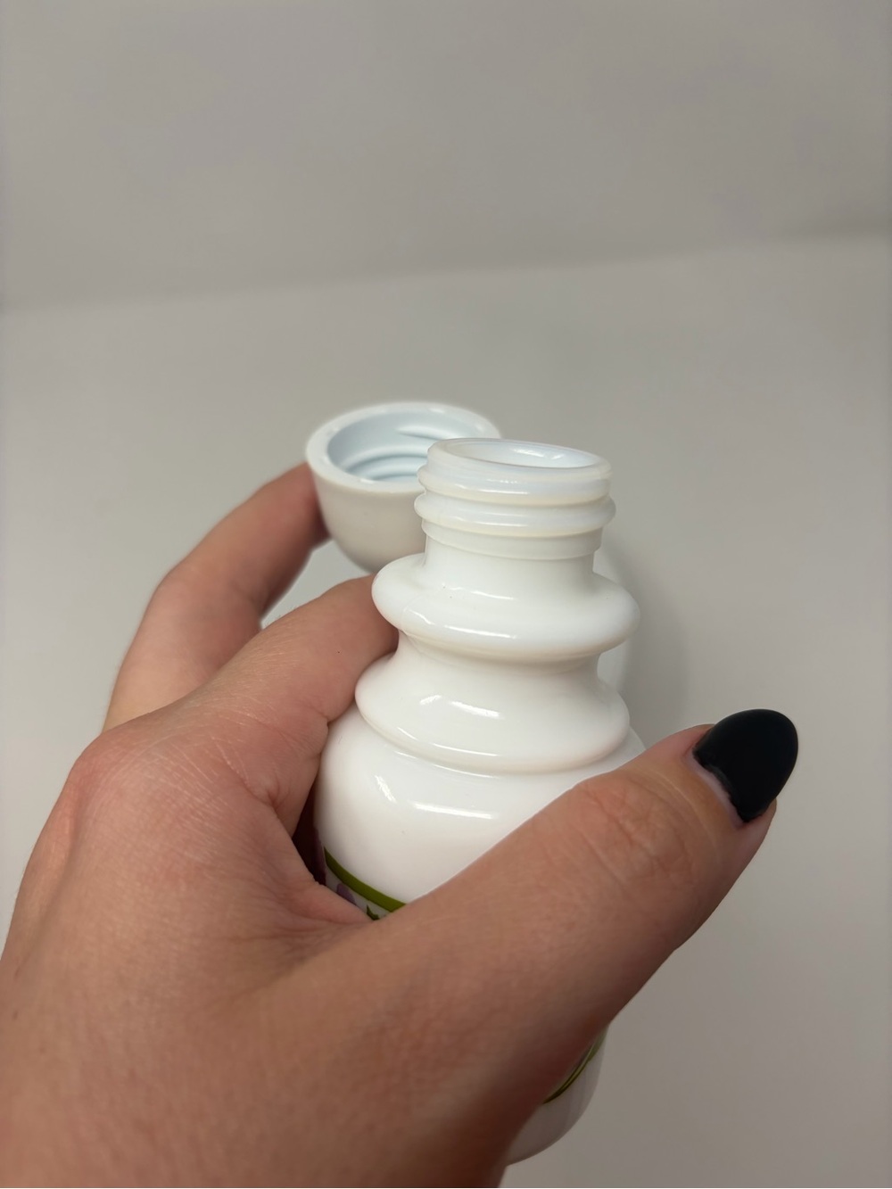 Vintage Avon Milk Glass Salt/Pepper Shaker Plastic Tops Purple Flowers - Picture 6 of 6